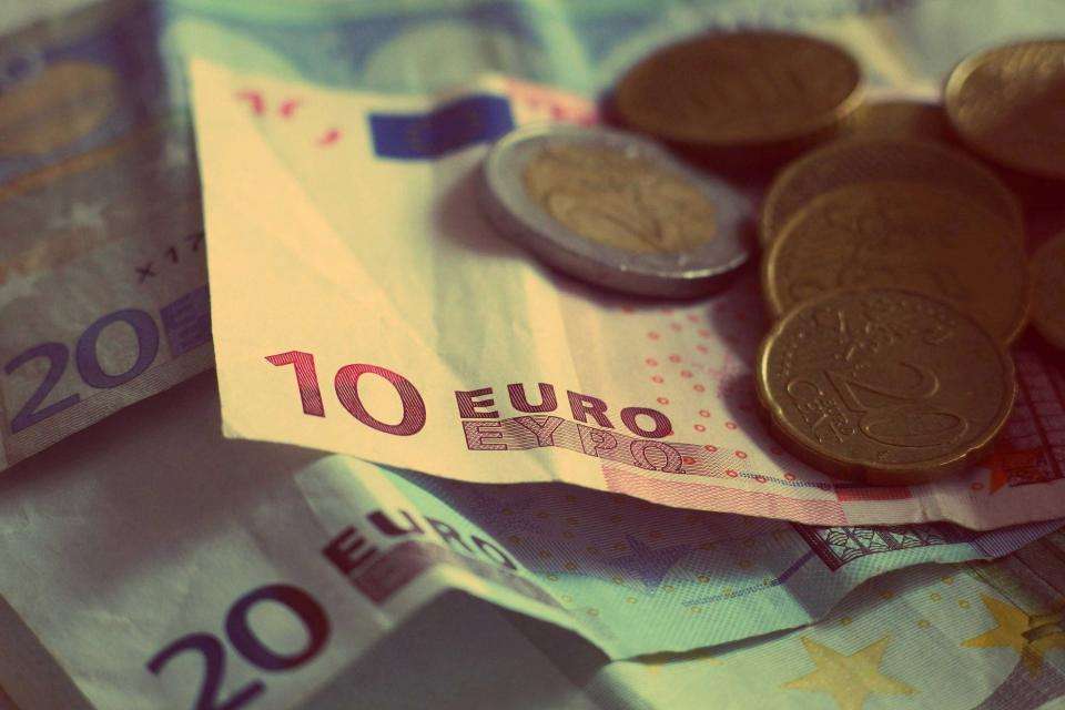 Money Exchange Scams to Know Before You Cash In